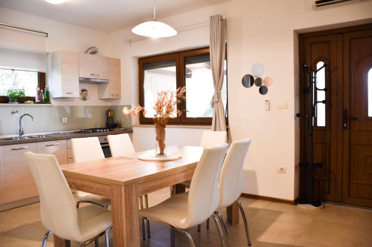 Holiday House Val Vidal โรวีน ภายนอก รูปภาพ